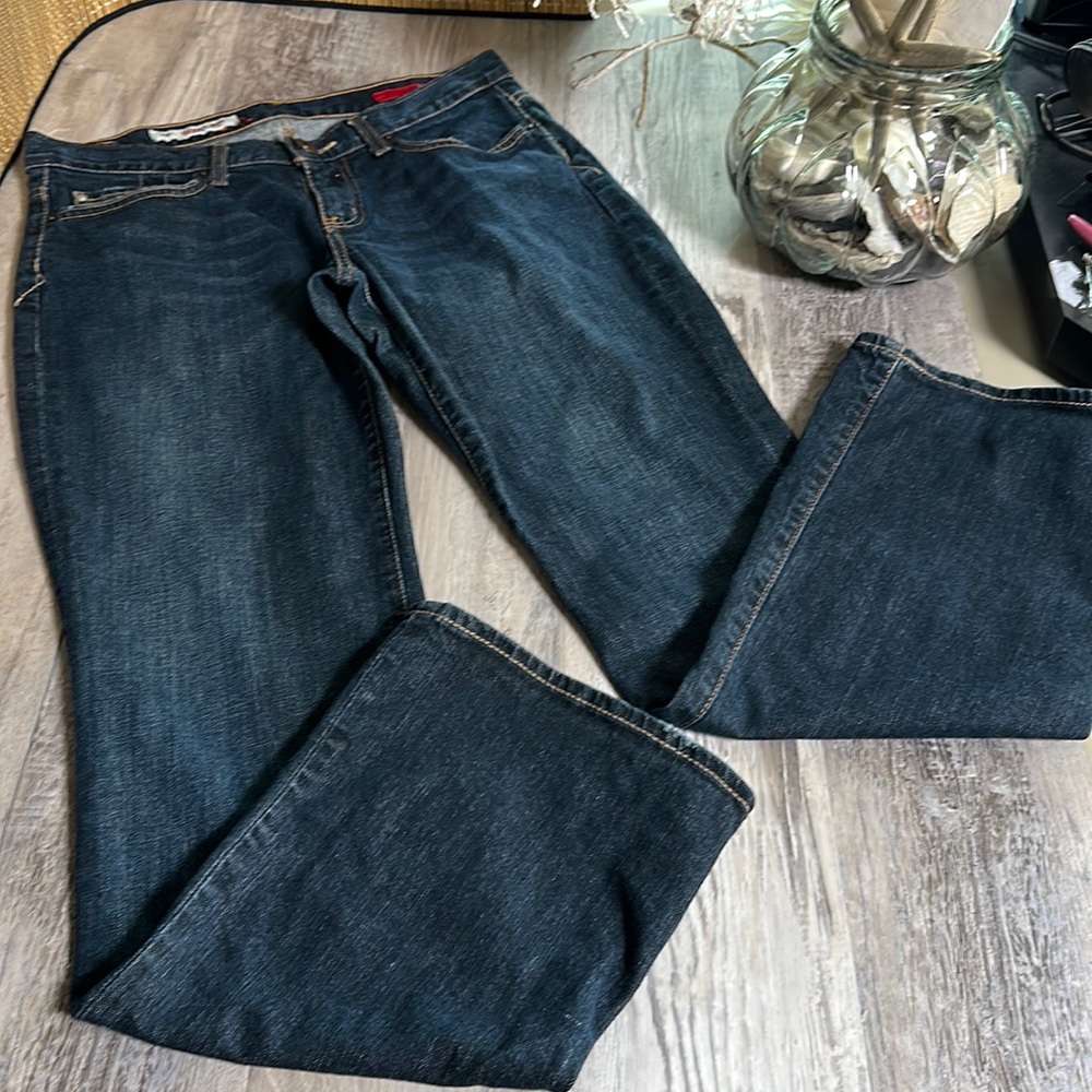 X2 CURVY SHORT BOOT CUT JEANS